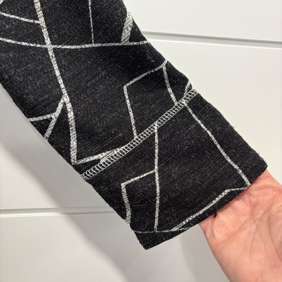 GG Collection made in Canada lightweight asymmetric hem sweater sz LG - Picture 5 of 15